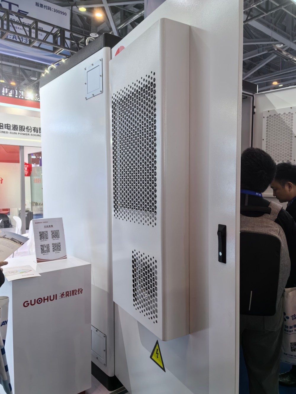 Energy storage cabinets